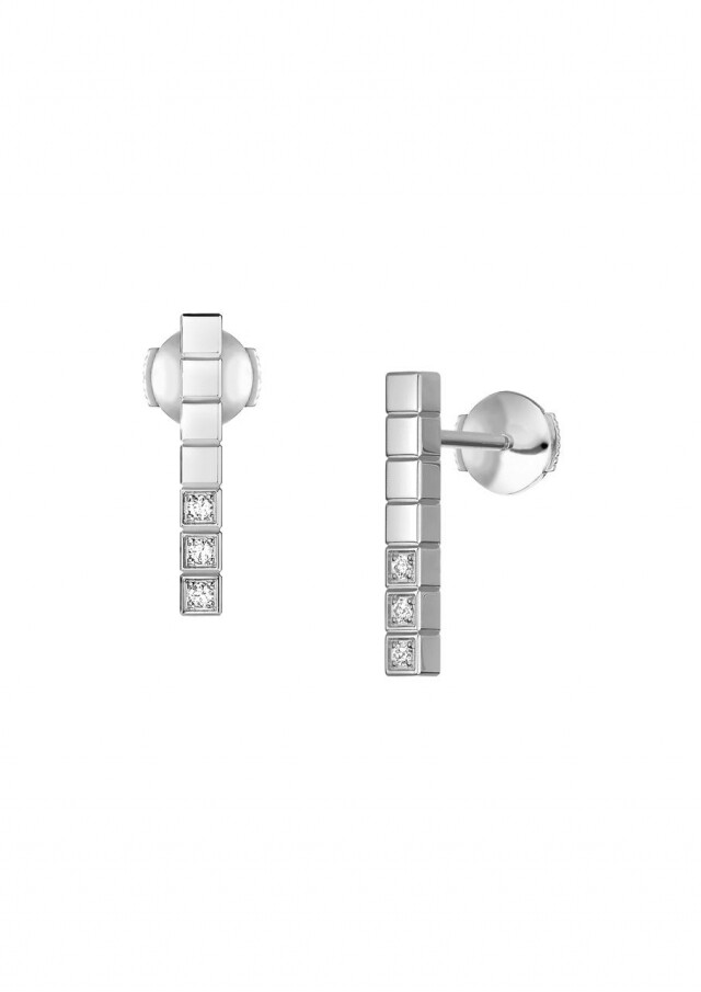 Chopard Ice Cube 系列 18K 白金鑽石耳環 $14,100 Chopard Ice Cube 系列 18K 白金鑽石耳環 $14,100