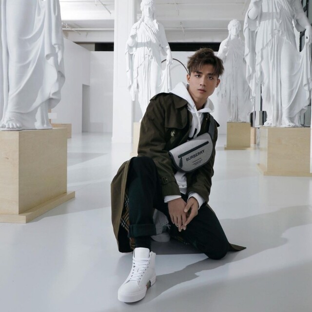 Mirror 最常穿的外套絕對是乾濕褸!「乾濕褸天團」哪位成員將 Trench Coat 駕馭得最好? Mirror 最常穿的外套絕對是乾濕褸!「乾濕褸天團」哪位成員將 Trench Coat 駕馭得最好?