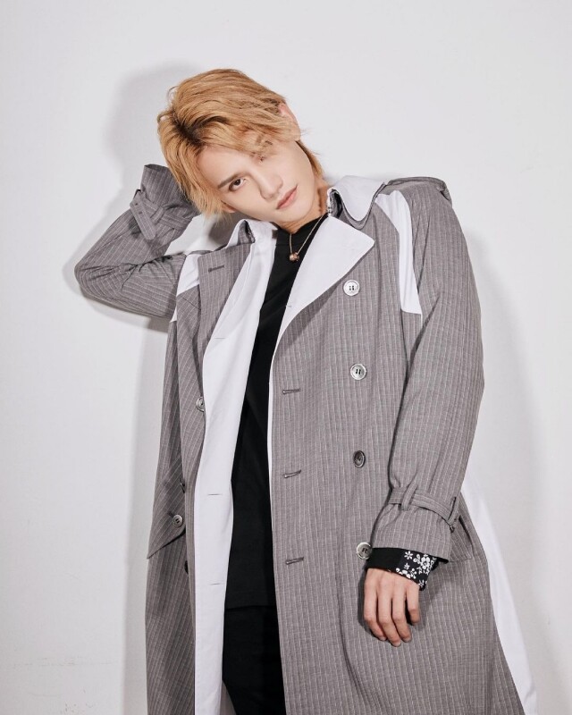 Mirror 最常穿的外套絕對是乾濕褸!「乾濕褸天團」哪位成員將 Trench Coat 駕馭得最好? Mirror 最常穿的外套絕對是乾濕褸!「乾濕褸天團」哪位成員將 Trench Coat 駕馭得最好?