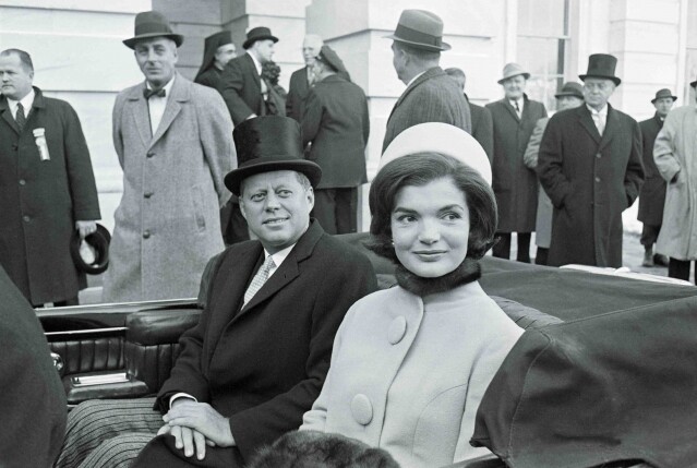 而 Netflix 美劇《Halston》開端便敘述了 Halston 的第一個輝煌時刻 而 Netflix 美劇《Halston》開端便敘述了 Halston 的第一個輝煌時刻