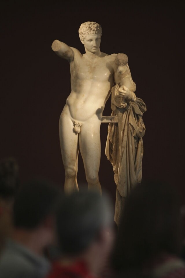 Hermes 也是希臘神話諸神之一,祂是 Olympic 諸神的通訊員,掌管牧羊、商務。 Hermes 也是希臘神話諸神之一,祂是 Olympic 諸神的通訊員,掌管牧羊、商務。