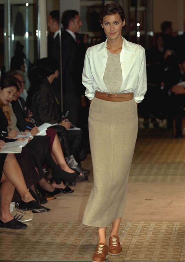 Martin Margiela 成為 Hermès 首席設計師，2003 年卸任，他的接任者竟是前任僱主 Gaultier。