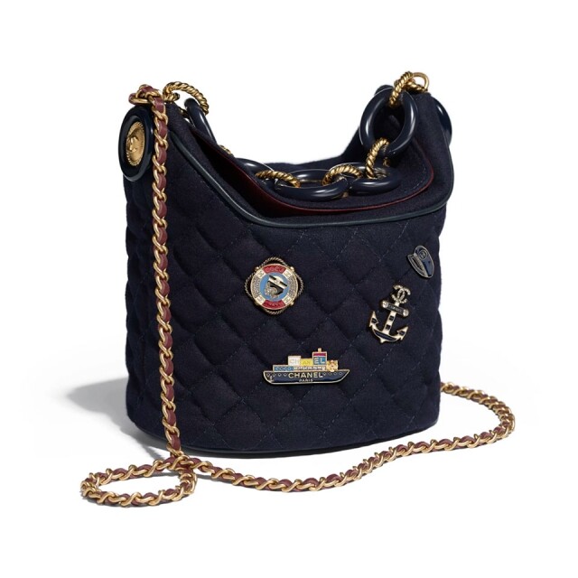 Chanel 深藍色綴襟章 bucket bag