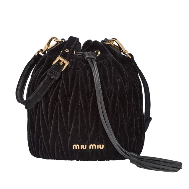Miu Miu 2018 早春系列黑色絲絨 bucket bag $7,150