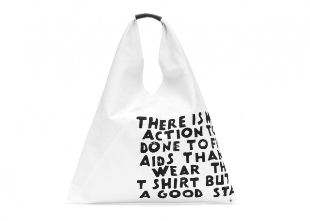 MM6 Maison Margiela PVC 手袋價錢$2900 (折後價 $2030) @MYTHERESA.COM。 MM6 Maison Margiela PVC 手袋價錢$2900 (折後價 $2030) @MYTHERESA.COM。