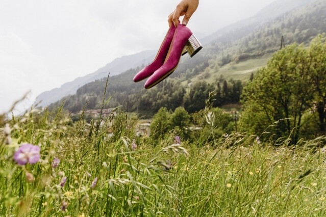 Bally 粉桃紅色小羊皮低跟鞋，鞋跟只有 45mm 高，用作返工鞋時尚而不浮誇。