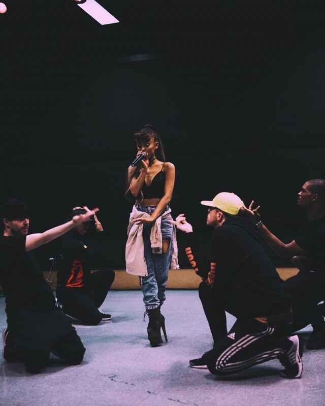 Ariana Grande 配襯厚底高跟靴子 Ariana Grande 配襯厚底高跟靴子