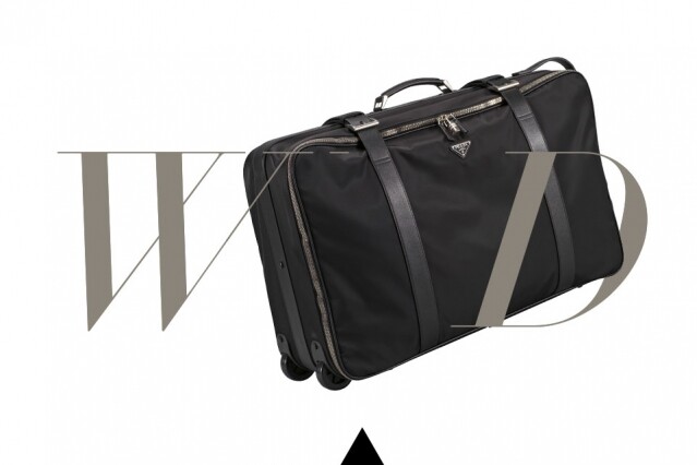 旅行箱耐用是非常重要的，用上品牌簽名式布料 Tessuto ，堅韌耐用，行李寄倉被粗暴對待，都不會太肉赤，加上簡約設計，隨性而穩重的，怎可以不考慮。