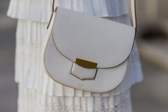 Celine Trotteur 系列手袋於 2015 年至推出,可以說是 Phoebe Philo 晚期於 Celine 的作品 Celine Trotteur 系列手袋於 2015 年至推出,可以說是 Phoebe Philo 晚期於 Celine 的作品