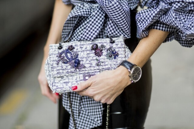 Chanel 2.55 基本色以外,品牌不時都會推出特別材質的設計,如刺繡。 Chanel 2.55 基本色以外,品牌不時都會推出特別材質的設計,如刺繡。