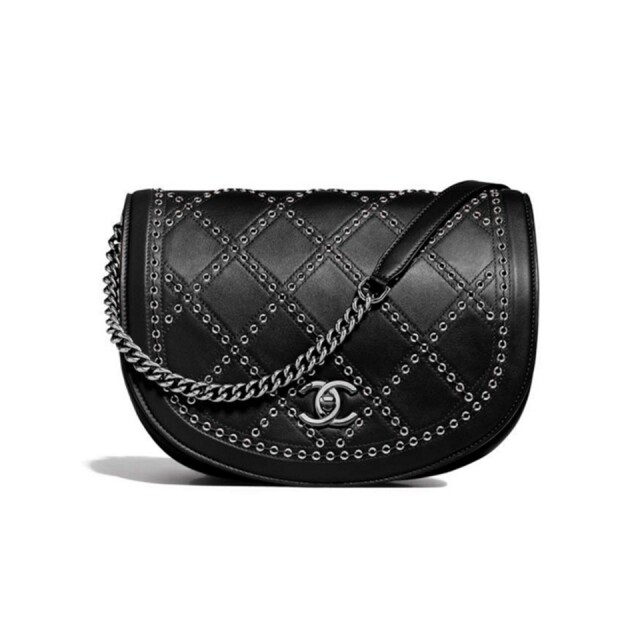 Chanel 2018 早春系列黑色綴金屬鏈皮革手袋 $33,900