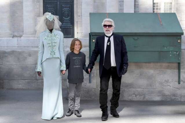 自 1983 年開始,Karl Lagerfeld 就將 Chanel 帶領到全新境界 自 1983 年開始,Karl Lagerfeld 就將 Chanel 帶領到全新境界