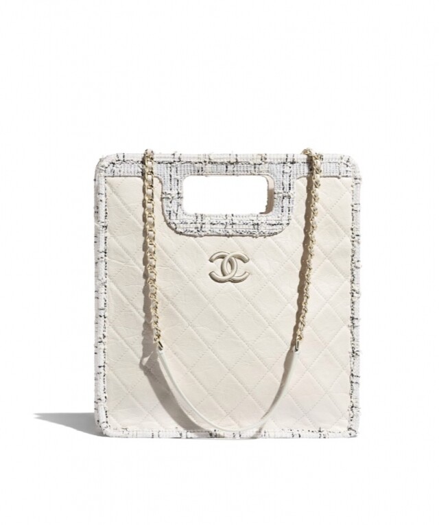Chanel Tote bag 系列是 2020 年手袋新作，《愛的迫降》孫藝珍劇中所用的白色款