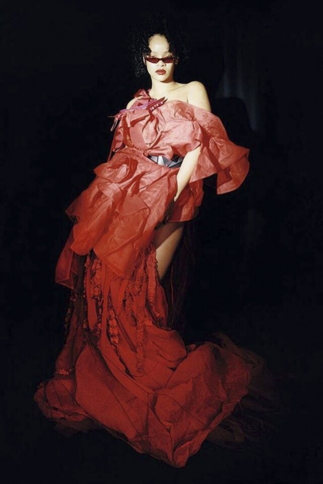Rihanna身穿Dilara Findikoglu設計的服裝 Rihanna身穿Dilara Findikoglu設計的服裝