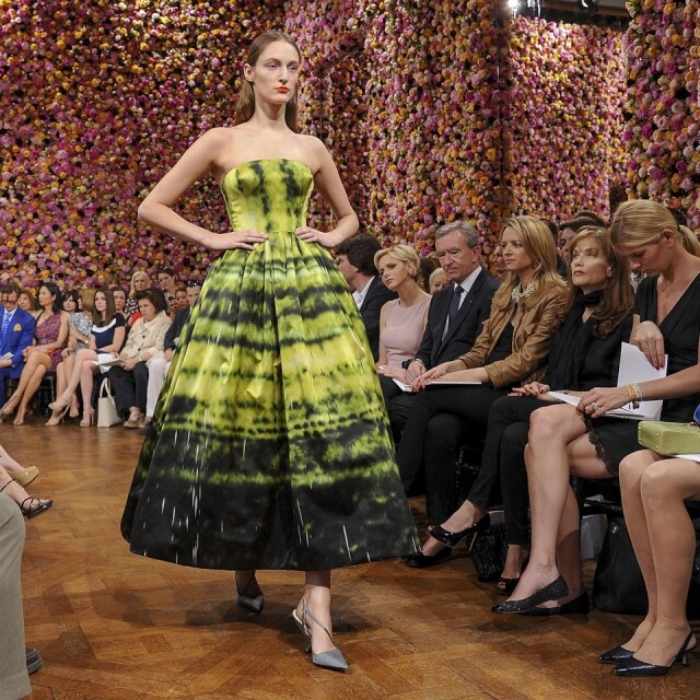 Raf Simons 愛與藝術家合作,融於設計中,而當時 2012 年舉行的首場 Haute Couture 系列, Raf Simons 便跟 Sterling Ruby 合作。 Raf Simons 愛與藝術家合作,融於設計中,而當時 2012 年舉行的首場 Haute Couture 系列, Raf Simons 便跟 Sterling Ruby 合作。