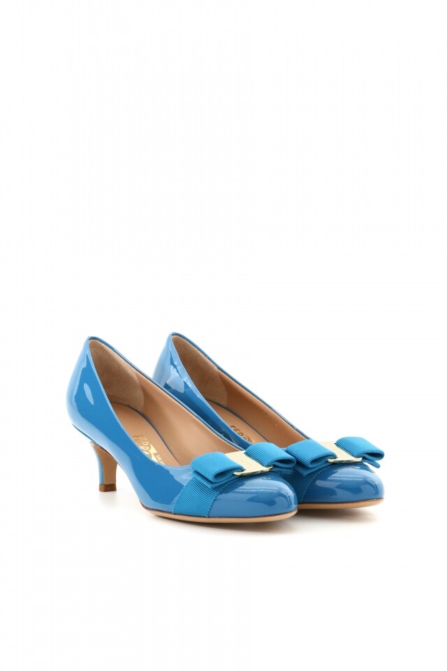 Salvatore Ferragamo 藍色幼跟鞋（原價:$5,400，折後價:$3,213) @Twist