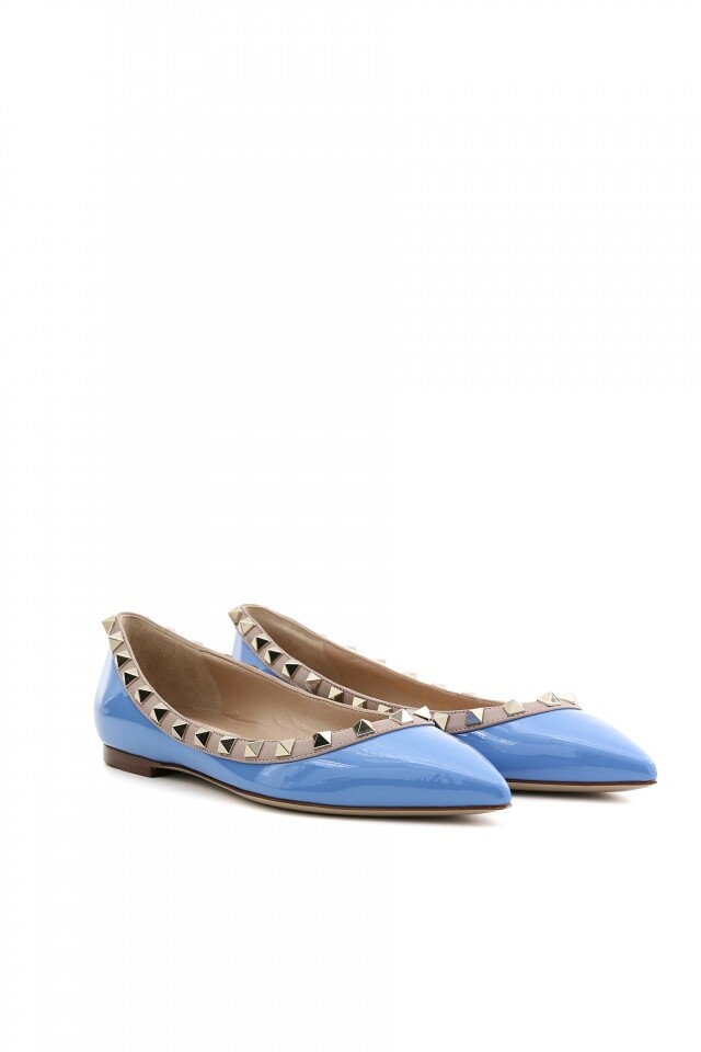 Valentino 淺藍色漆皮綴窩釘平底鞋 (原價 : $5,200,折後價 : $3,094 ) Valentino 淺藍色漆皮綴窩釘平底鞋 (原價 : $5,200,折後價 : $3,094 )
