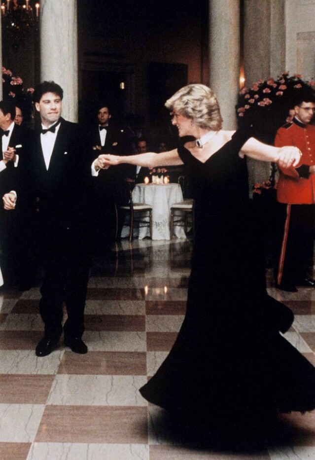 戴安娜王妃（Diana Princess of Wales）的 Victor Edelstein 黑色禮裙價值 24 萬英磅