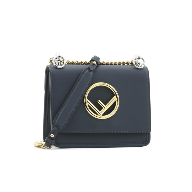 Fendi Kan I 綴品牌標誌手袋 $16,200 ( 4 折後價:$6,480) Fendi Kan I 綴品牌標誌手袋 $16,200 ( 4 折後價:$6,480)