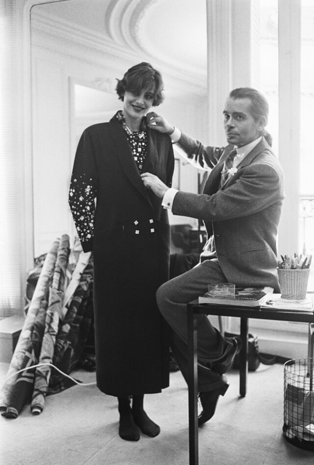 當時 Ines Fressange Feud 已經是 Karl Lagerfeld 的御用模特兒。