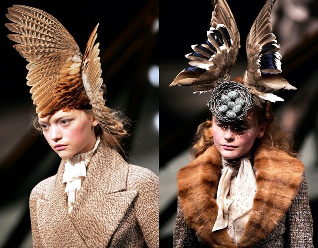 2006 秋冬系列 「The Widows of Culloden」，Alexander McQueen 跟帽藝大師合作，以羽毛及雀鳥的形態設計了多款絕美的 headpiece。
