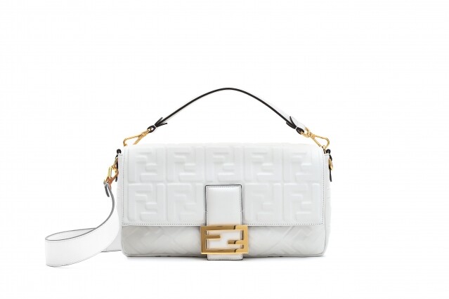 Fendi 白色品牌標誌壓紋手袋 價錢 $25,200 Fendi 白色品牌標誌壓紋手袋 價錢 $25,200