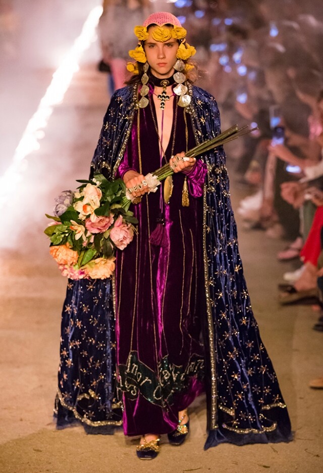 為配合整個環境氛圍,Gucci 故意選擇在晚上開騷, 為配合整個環境氛圍,Gucci 故意選擇在晚上開騷,