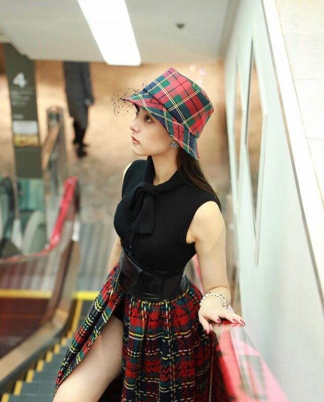 透明感女神新木優子日本穿搭，靠高腰闊褲長裙顯高