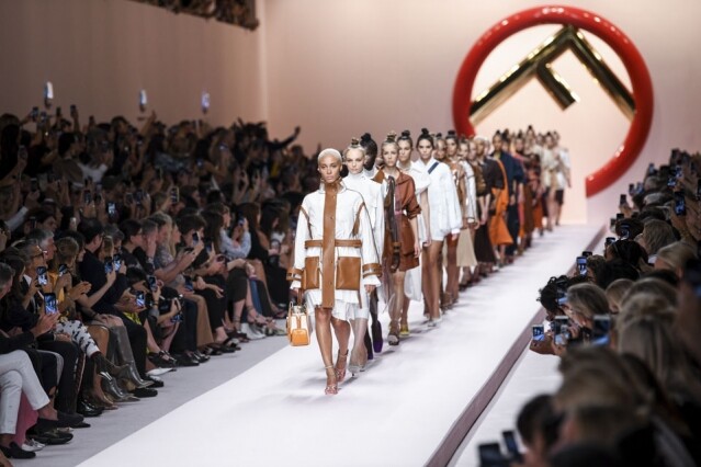 Fendi 則未有宣佈接任人，而品牌即將舉行的 2019 秋冬時裝秀將會是 Karl Lagerfeld 的遺作。