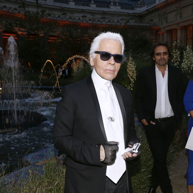「I lost 200lbs to wear suits by Hedi Slimane.」 「I lost 200lbs to wear suits by Hedi Slimane.」
