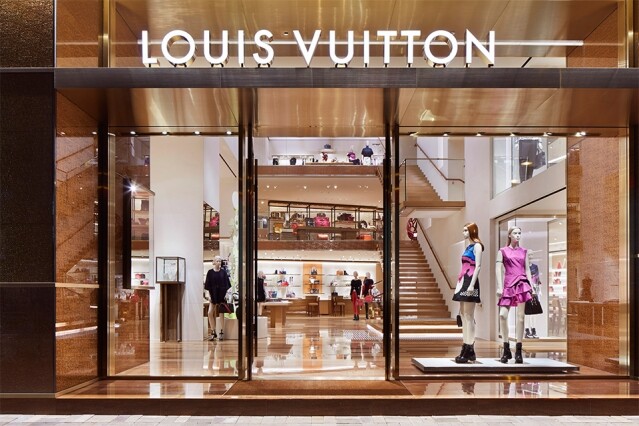 座落於廣東道 5 號旗艦店的 Louis Vuitton，化身旅遊主題藝術博物館。