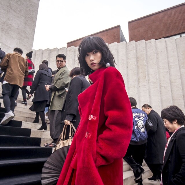 Angie 跟 BAZAAR 團隊一同前往北京出席 MO&Co. Edition 10 SS18 時裝秀 Angie 跟 BAZAAR 團隊一同前往北京出席 MO&Co. Edition 10 SS18 時裝秀