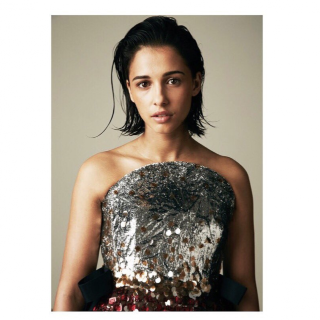 Naomi Scott 是個混血兒