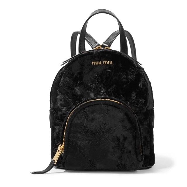 Miu Miu 黑色毛毛背囊 折實後 $6,330 Miu Miu 黑色毛毛背囊 折實後 $6,330