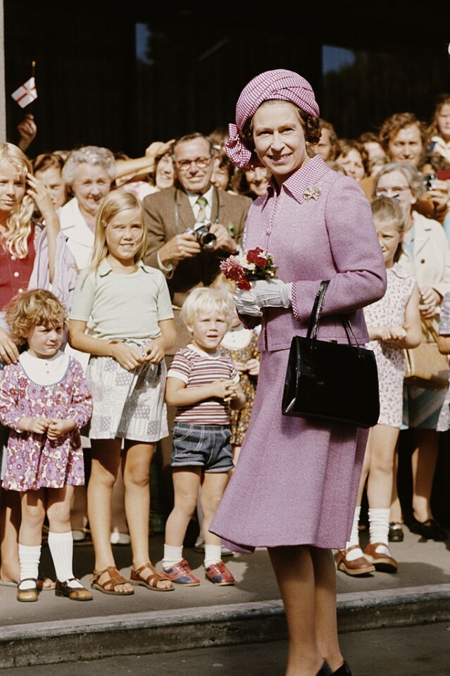 英女皇只用 Launer London 的手袋，無論是質料、手工、款式、實用性等都讓她愛不釋手。