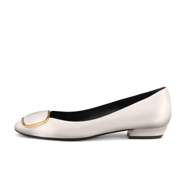 Roger Vivier 2018 春夏白色方扣平底鞋 $6,500 Roger Vivier 2018 春夏白色方扣平底鞋 $6,500