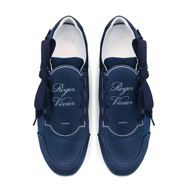Roger Vivier 2018 春夏深藍色 La Bel Viv 系列便服鞋 $7,200 Roger Vivier 2018 春夏深藍色 La Bel Viv 系列便服鞋 $7,200