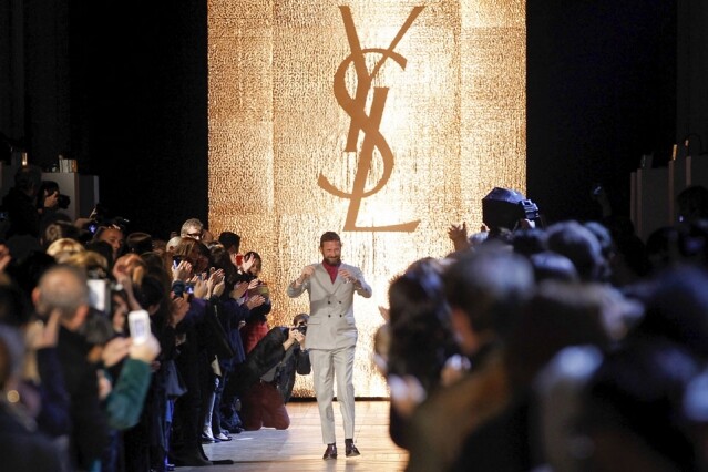 設計師 Stefano Pilati 在 2004 年從 Tom Ford 手中接掌品牌 設計師 Stefano Pilati 在 2004 年從 Tom Ford 手中接掌品牌
