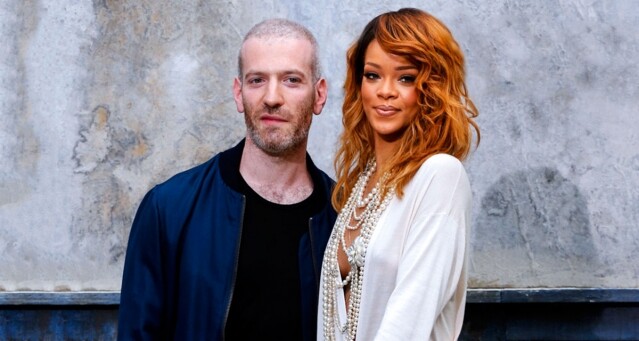 Rihanna 的時尚度或多或少來自於靠背後這些人