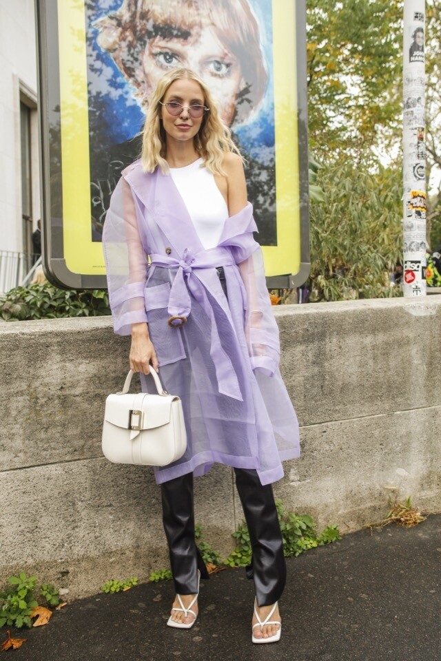 天氣乍暖還寒之時，香芋紫色薄紗外套可為春夏造型，添上絲絲溫柔情懷。