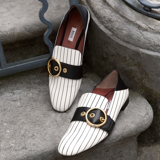延續去年大受歡迎的Janelle系列，今季推出的新版本Lottie系列，靈感同樣來自傳統摩洛哥尖頭船鞋，設計優雅脫俗。