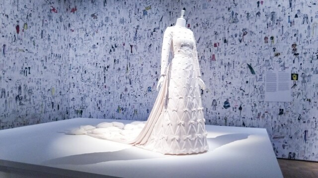 展覽中也見到荷蘭公主 Mabel van Oranje-Nassau 於 2004 年大婚所穿的婚紗 展覽中也見到荷蘭公主 Mabel van Oranje-Nassau 於 2004 年大婚所穿的婚紗
