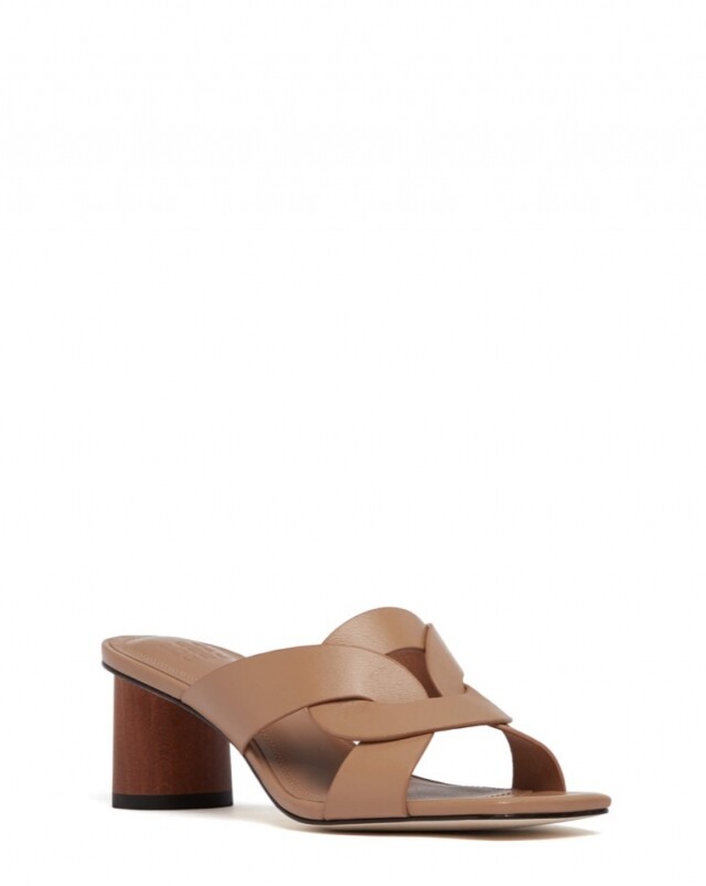Pedder Red 淺啡色皮革涼鞋 $1,290 Pedder Red 淺啡色皮革涼鞋 $1,290