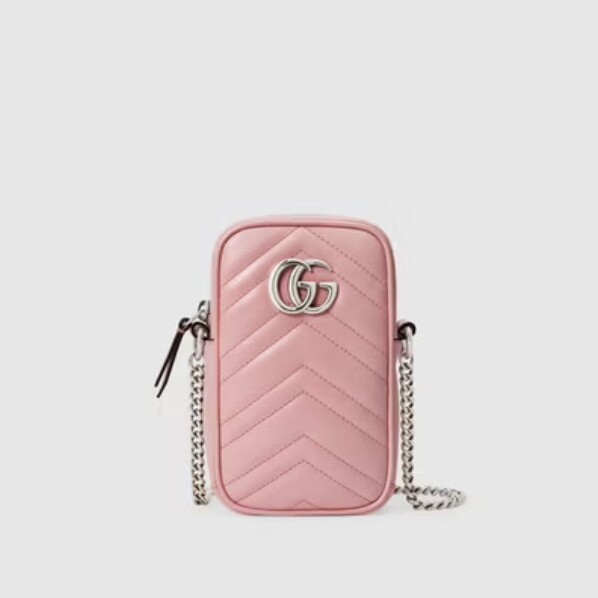 名牌手機袋推薦 8 : Gucci GG Marmont 斜背手機袋 $7,400 名牌手機袋推薦 8 : Gucci GG Marmont 斜背手機袋 $7,400