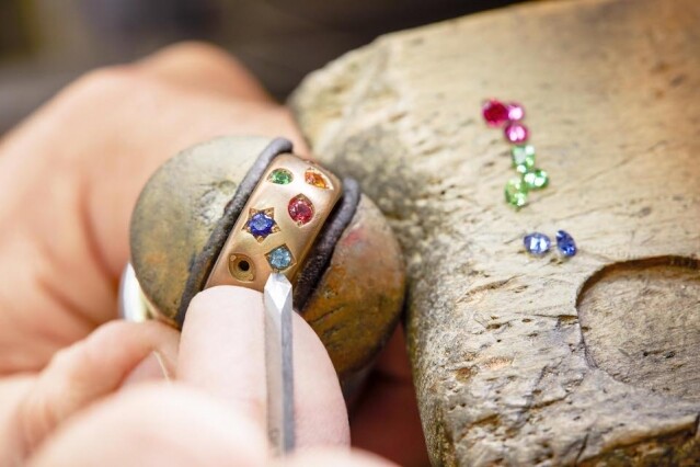 Pomellato 以令人驚歎的寶石鋪鑲工藝聞名。