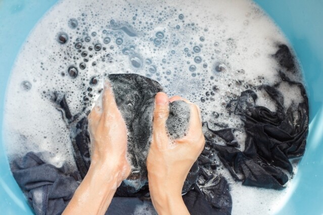 濃肥皂水能有效消除各種衣物霉點