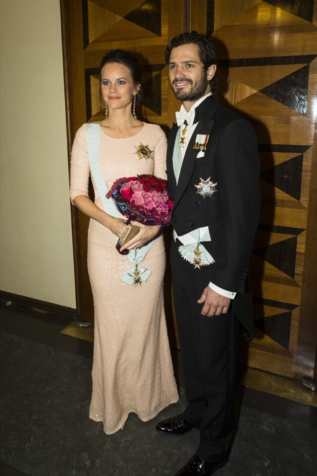 瑞典蘇菲亞王妃特別選了穿 ASOS 的裙子出席晚會