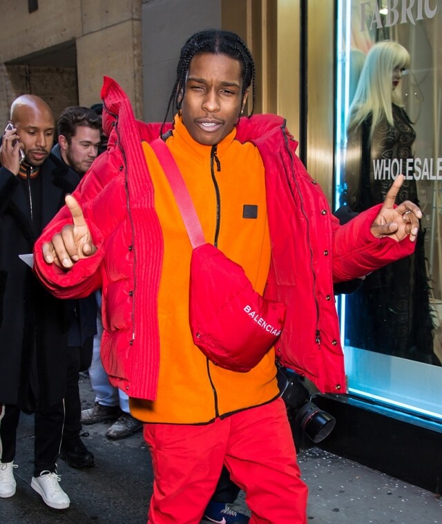 群星捧場 Raf Simons 首次發表於 Calvin Klein 的系列，自然受到關注，不少一線紅星及時裝界重要物如 Julianne Moore、Sarah Jessica Parker、A$AP Rocky、Karlie Kloss、Alexa Chung 等都現身出席時裝 show 支持。