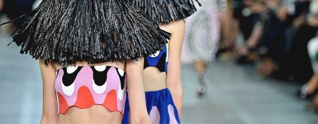 自 Massimo Giorgetti 加入 Emilio Pucci,保留了一貫品牌搶眼鮮色、圖案的重要元素外,同時亦以創新的剪裁, 為品牌注入了活力及新設計方向,即將發佈的 FW17 系列,不知將會有什麼新突破。BAZAAR 為你全程直擊! 日期:2017 年 2 月 23 日 (星期四) 時間:22:00 (香港時間) 自 Massimo Giorgetti 加入 Emilio Pucci,保留了一貫品牌搶眼鮮色、圖案的重要元素外,同時亦以創新的剪裁, 為品牌注入了活力及新設計方向,即將發佈的 FW17 系列,不知將會有什麼新突破。BAZAAR 為你全程直擊! 日期:2017 年 2 月 23 日 (星期四) 時間:22:00 (香港時間)