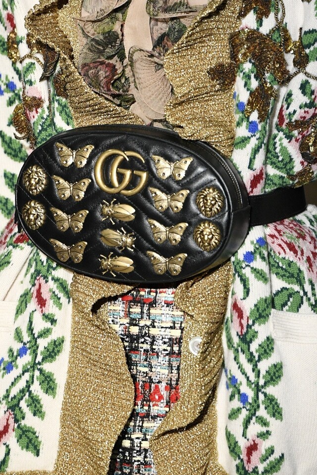 腰包 相信腰包的熱潮很快會捲土重來，來季 FW17 Gucci show 上，不論男女裝都以腰包來點亮造型，而綴上金屬飾物的款式更是令人恨不得即時擁有。